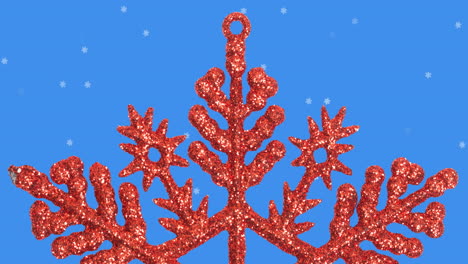 animación de nieve cayendo sobre la estrella roja decoración de navidad sobre fondo azul