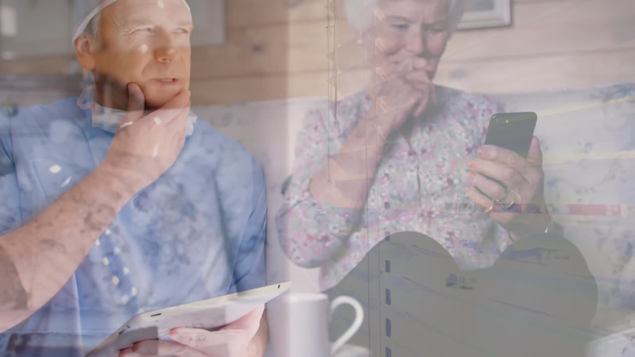 백그라운드에서 슬픈 고령 여성 위에 보호복과 얼굴 마스크를 입은 의사