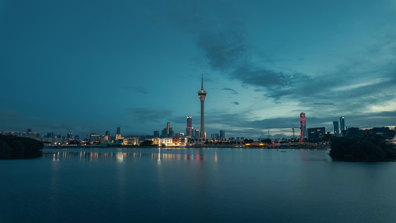 el santo grial el lapso de tiempo de día a noche de la torre de macao desde el lago nam van