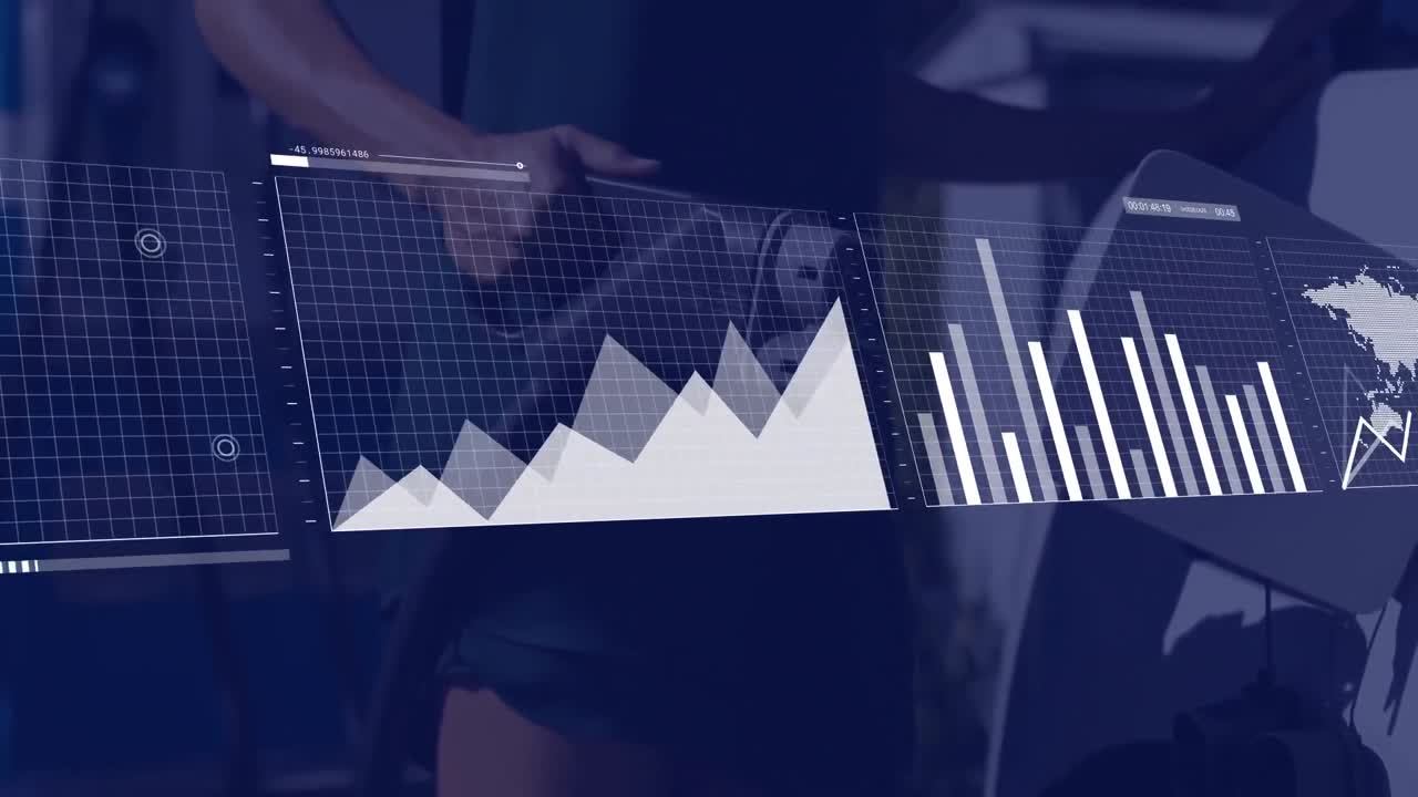 animazione dell'elaborazione dei dati finanziari su una donna caucasica che carica un'auto elettrica