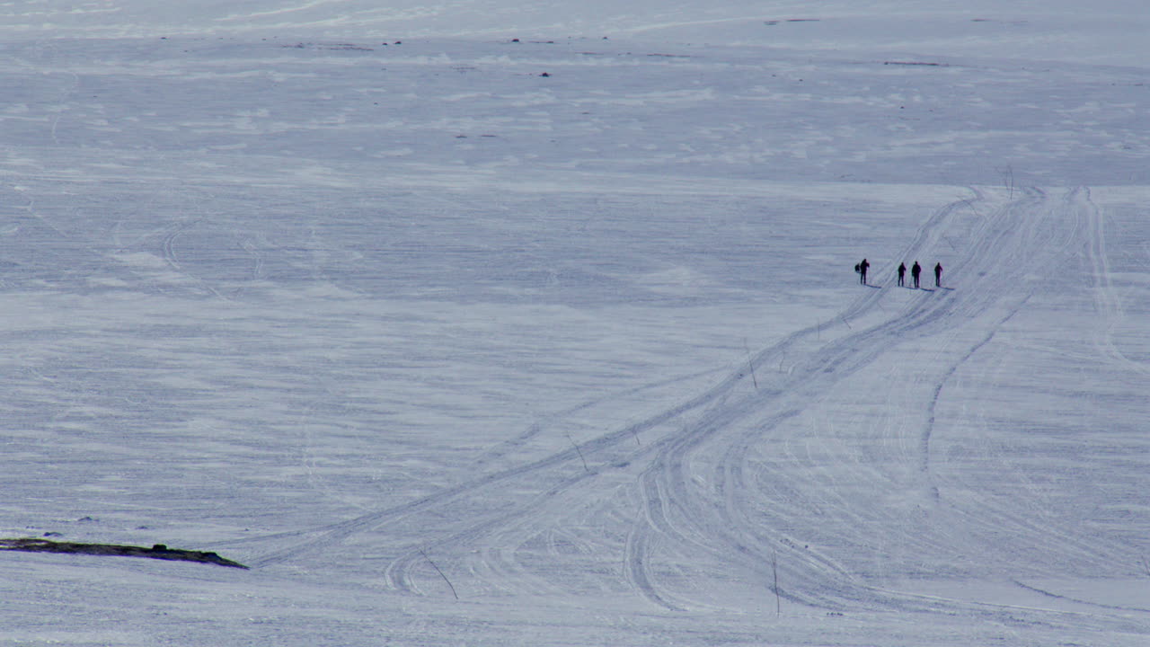 long shot of the Hardangervidda mountain plateau at Dyranut in April 2025
