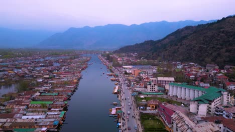 Schöne-Aussicht-Auf-Den-Dal-See-In-Kaschmir,-Indien,-Drohnenansicht