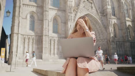 Close-up-pretty-woman-working-laptop-outdoor.-Smiling-girl-getting-good-news