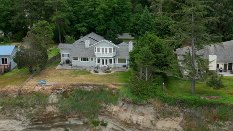 aerial view of vacation houses with waterfront views