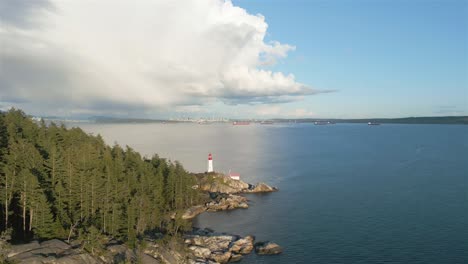 Vista-Aérea-Del-Parque-Del-Faro-En-El-Oeste-De-Vancouver,-Bc,-Canadá