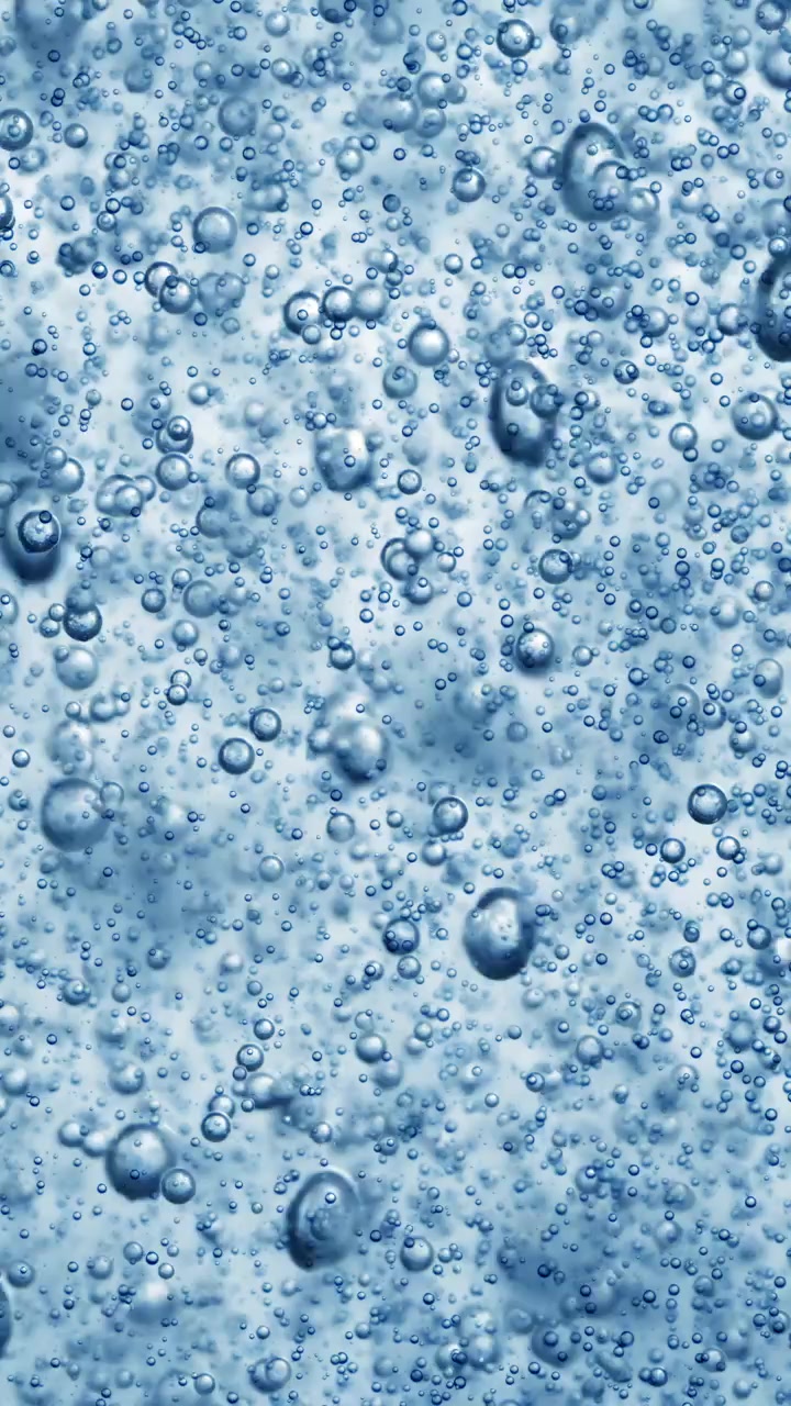 Sfondo astratto di bolle d'acqua blu con sfere d'aria galleggianti