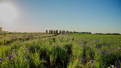 timelapse del destino de viaje turístico smiltene stonehenge en un día soleado