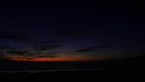 Time-lapse-of-a-colorful-sunset-over-the-ocean