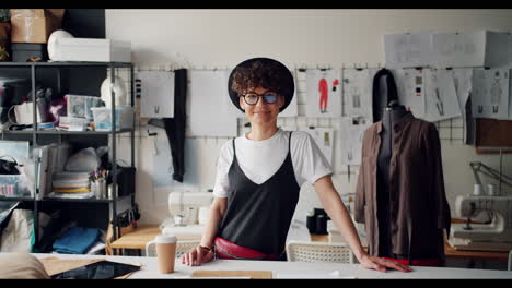 diseñador de moda en el trabajo