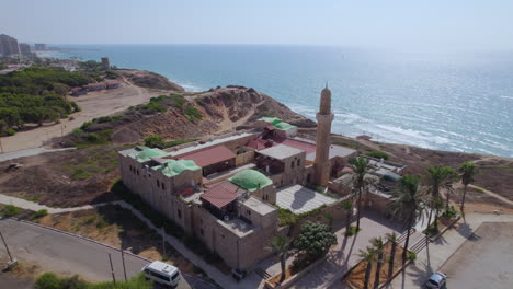 Mezquita-Sidna-Ali-Situada-En-La-Aldea-Despoblada-De-Al-Haram,-Parte-De-Herzliya-En-Israel.