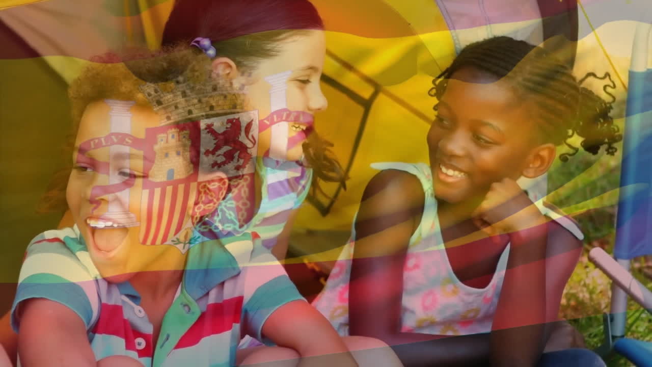 niños riendo y hablando en una tienda con la animación de la bandera de españa sobre ellos