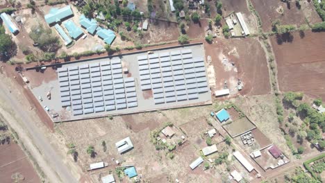 Vista-Aérea-De-Un-Mercado-De-Aldea-Rural-En-Un-Día-Soleado-En-Loitokitok-Kenia