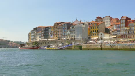 Ribeira-district,-UNESCO-area,-in-the-old-city-of-Porto-in-Portugal