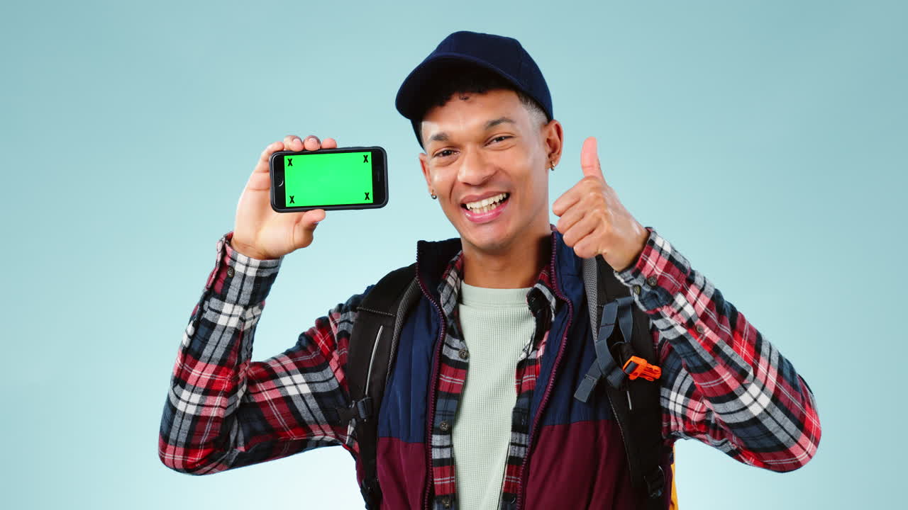 얼굴, 녹색 스크린과 스마트폰을 가진 남자