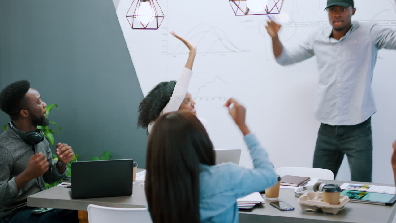 프레젠테이션, 하이 파이브와 흥분된 연설자