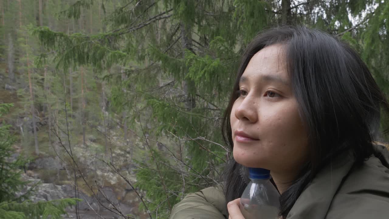 숲에서 꿈꾸는 소녀