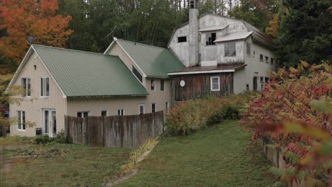 Reveal-of-a-renovated-barn-at-Manoir-Montpellier-a-beautiful-wedding-venue-in-Quebec,-Canada