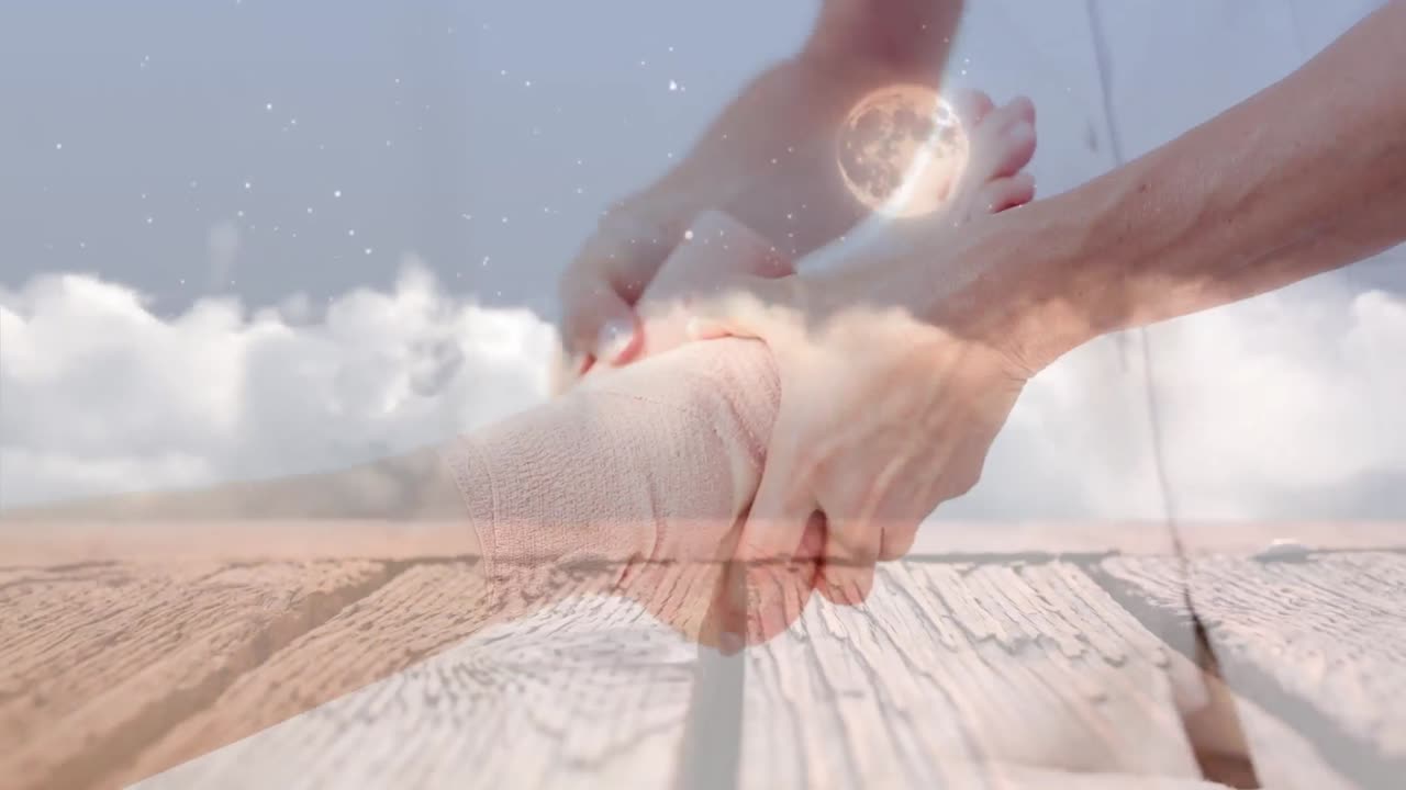 달과 구름이 있는 풍경의 애니메이션 백인 여성 의사가 붕대로 다리를 감싸고 있다