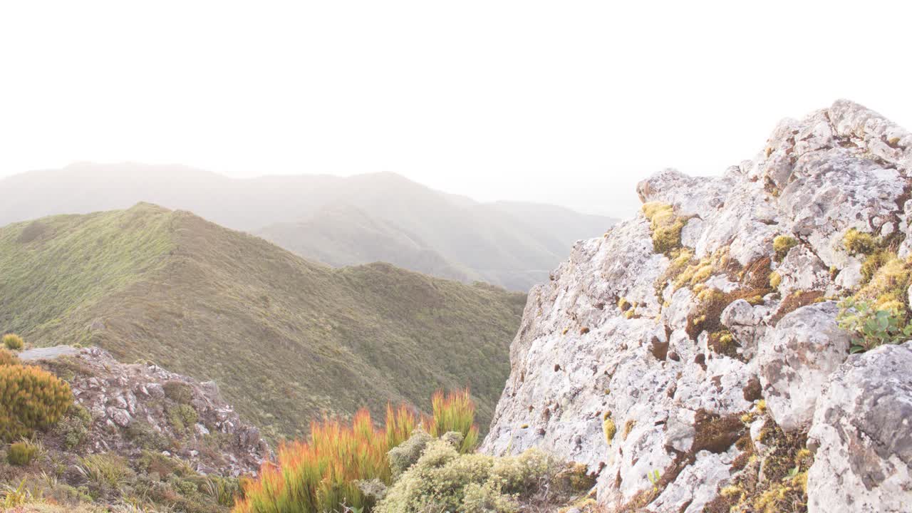 일몰의 산 정상에서 timelapse