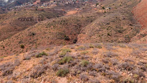 Establishing-shot-of-Jerome,-Arizona