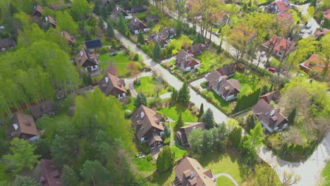 Foto-Aérea-Del-Pueblo-De-Casas-Drone-Residencial-Vista-Superior-Verano-Cielo-Azul-Agente-Inmobiliario