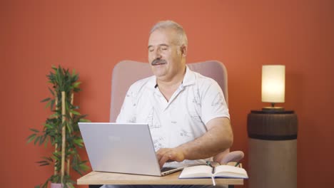 Old-man-looking-at-laptop-is-happy-and-dancing.