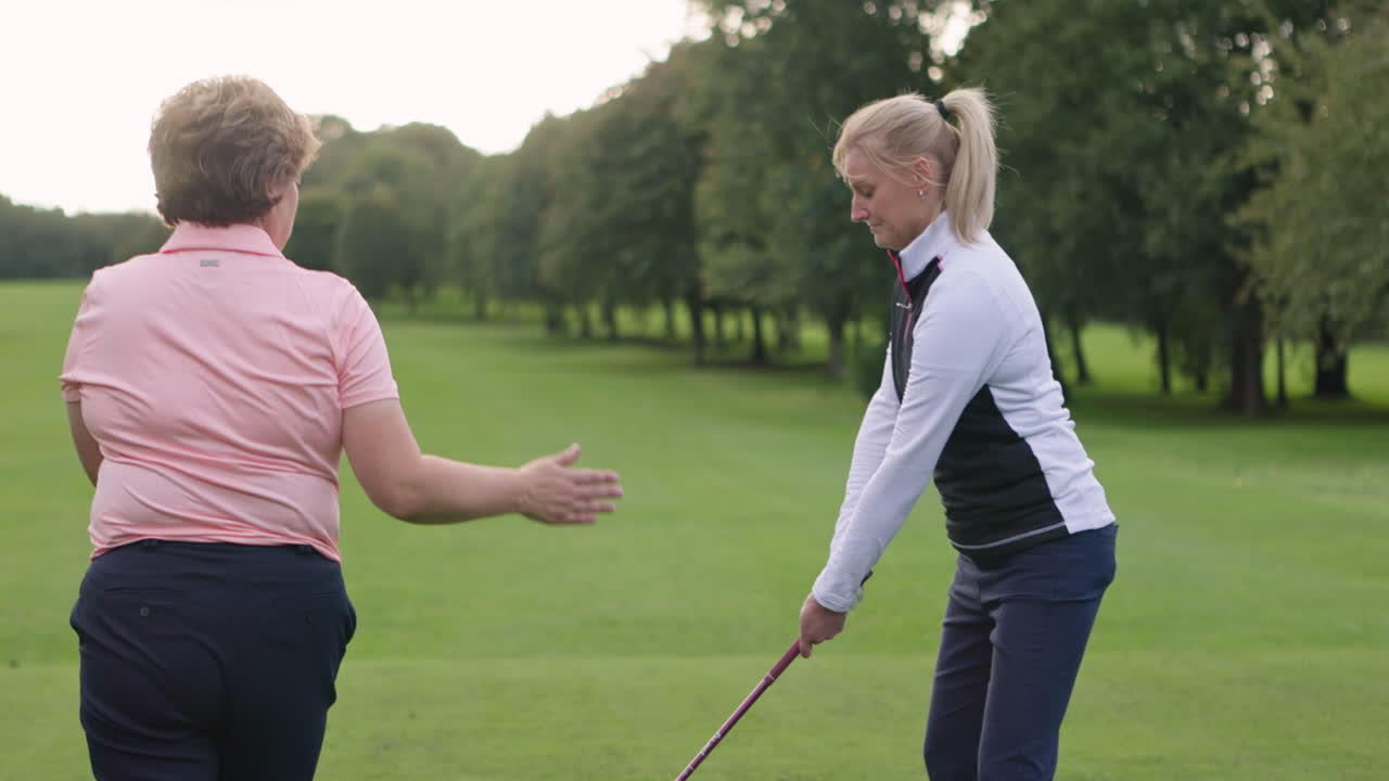 Woman playing golf on a green golf course