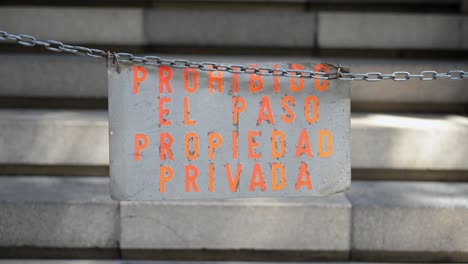 "prohibido el paso, propiedad privada." a spanish sign and chain serve as a clear legal warning, denying access and prohibiting trespassing on private land