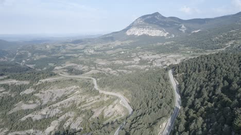 Vista-Aérea-Desde-Una-Carretera-De-Montaña