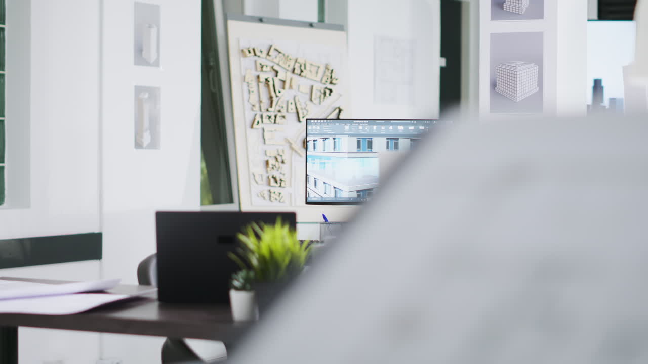 Ufficio di architettura vuoto pieno di strumenti di produzione