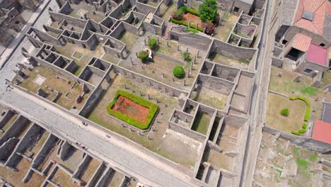 Antena-4k-De-Las-Antiguas-Ruinas-De-Pompeya,-Italia