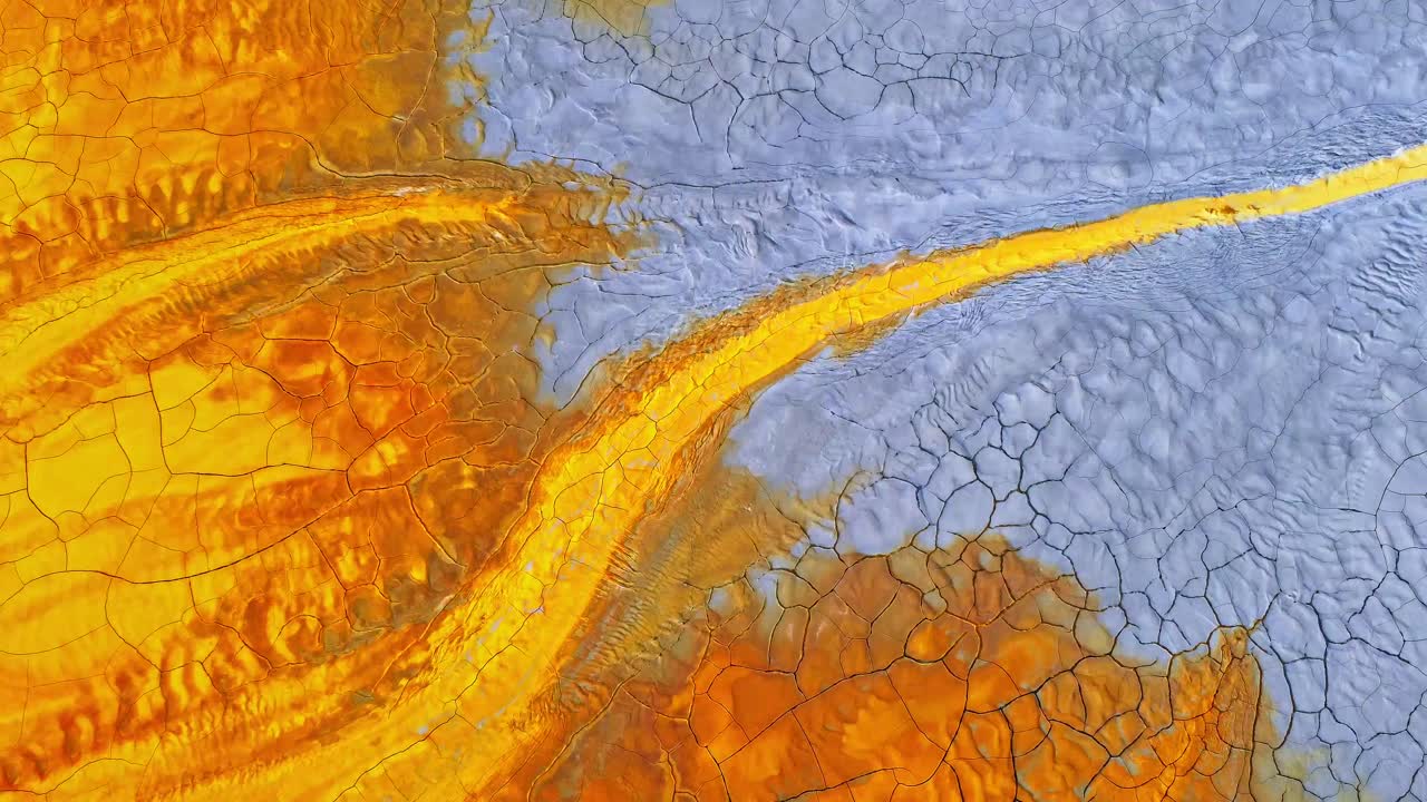 huelva의 광산 현장에서 모래 지형에 있는 다채로운 텍스처