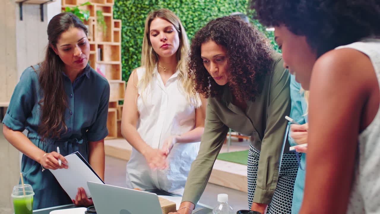 colaboración en equipo, trabajo en equipo digital y informático