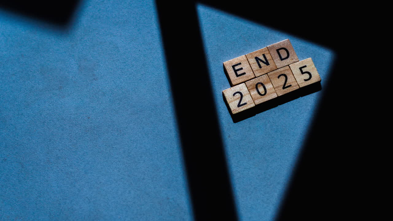A captivating visual experience showcasing countdown to end of 2025 through urban imagery