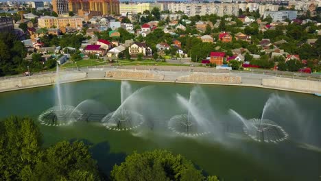 fuente dinámica muy grande en el río 01