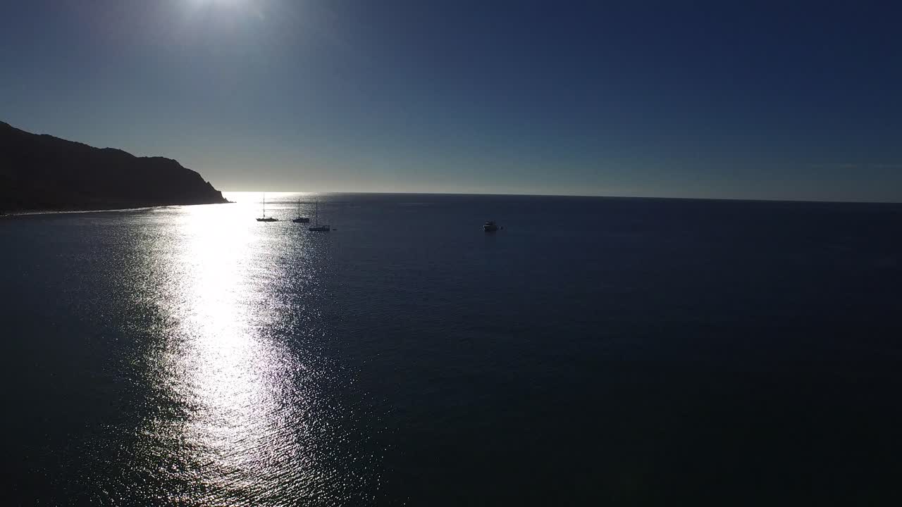 태양 백라이트, 카보 풀모 국립 공원, 바하 캘리포니아 쉬르와 항해 보트의 공중 샷