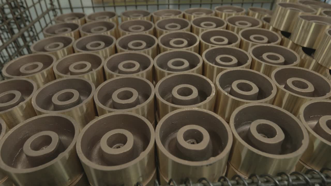 공장에서의 청동 부품