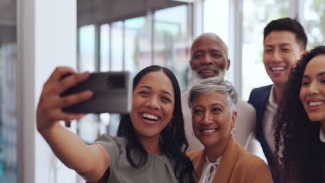 Gente-De-Negocios,-Teléfono-O-Selfie-Del-Equipo-De-Diversidad