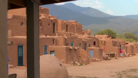 Establishing-shot-of-the-Taos-pueblo-New-Mexico-3