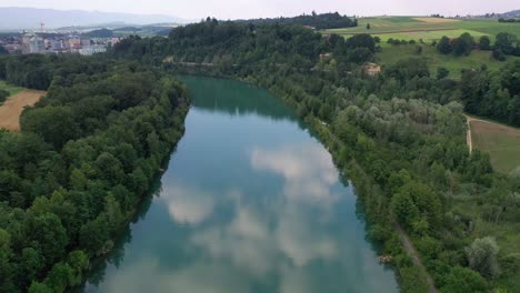 El-Río-Aare-En-La-Región-De-Aarberg-Después-De-Pasar-Berna