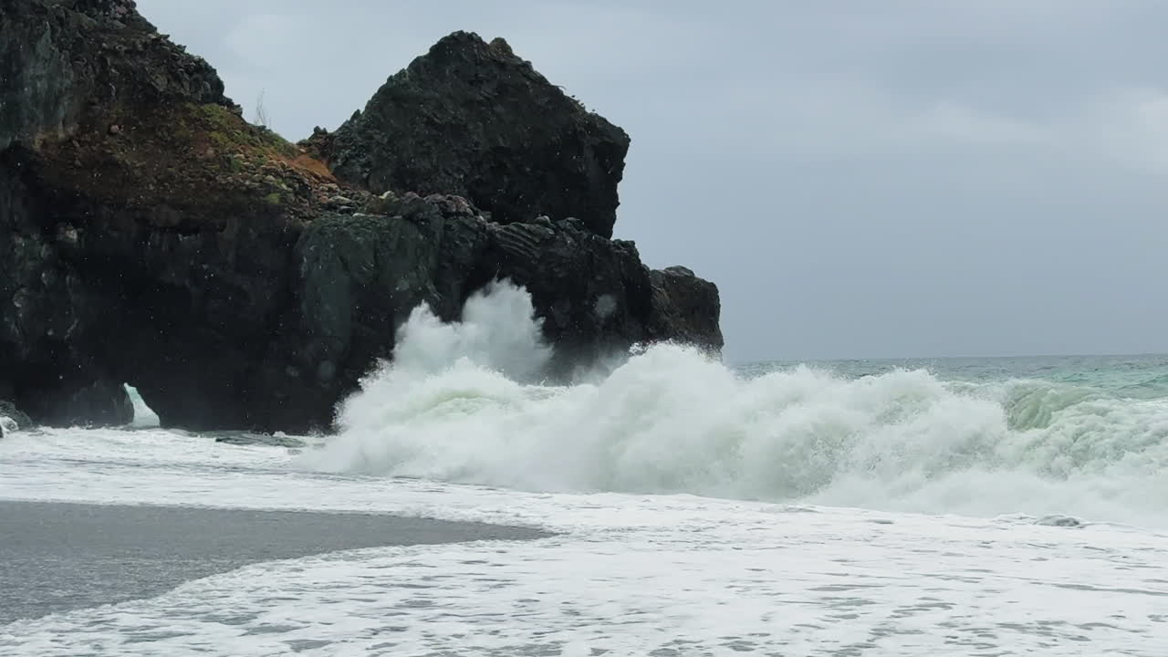 Powerful Waves Crashing on the Dramatic Big Sur California Coast
