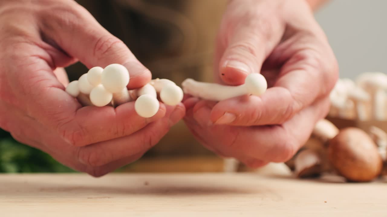 Preparing White Button Mushrooms