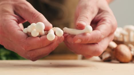 preparing white button mushrooms