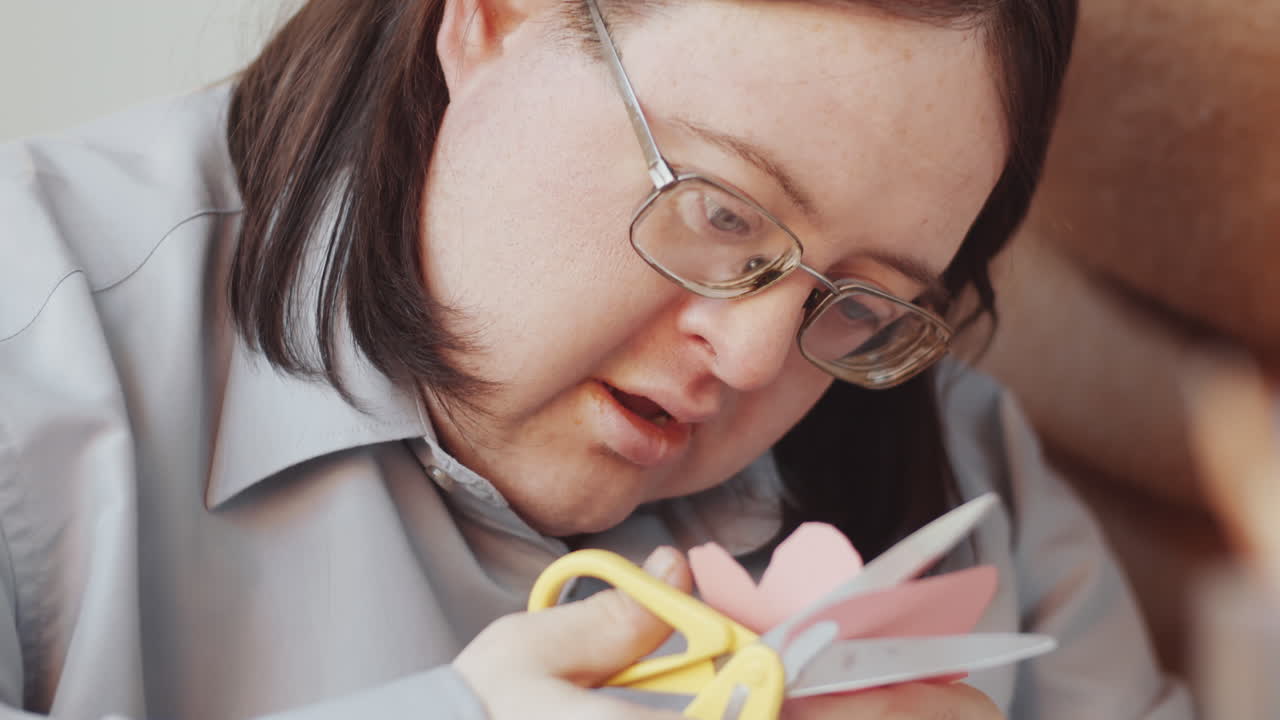 persona que crea una tarjeta