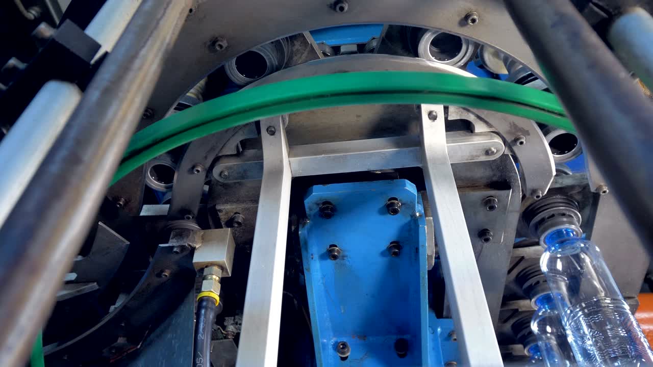 모형 후 증발 된 애완동물 병 및 청소를 위해 전송