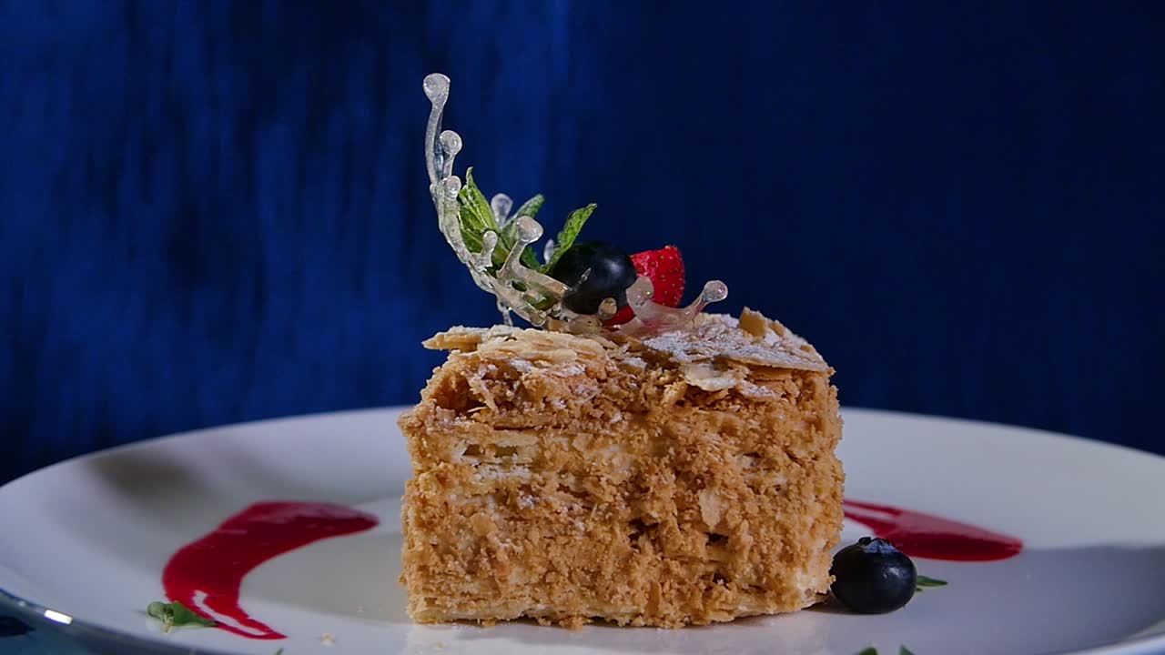 un delicioso pedazo de pastel de napoleón
