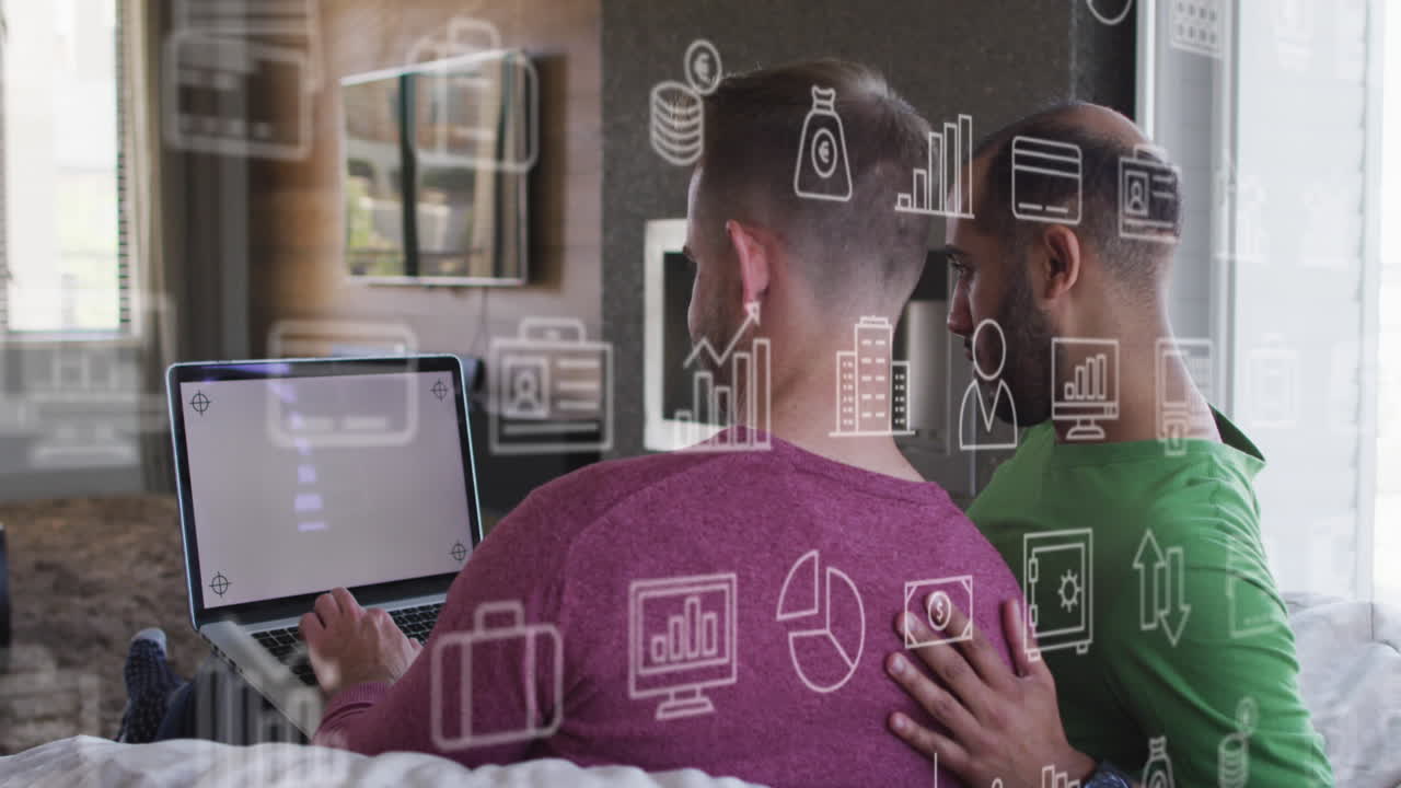 animación de iconos sobre una pareja masculina diversa usando una computadora portátil con espacio de copia.