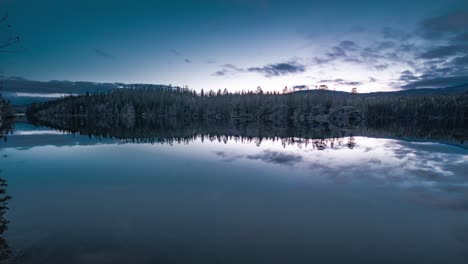 La-Puesta-De-Sol-Sobre-El-Lago