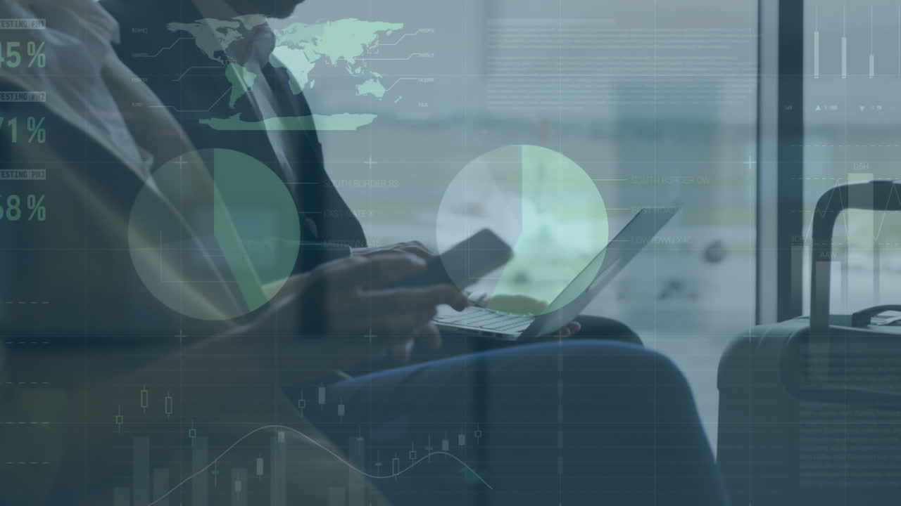 animazione dell'elaborazione dei dati contro la sezione centrale di un uomo d'affari che utilizza uno smartphone in un aeroporto