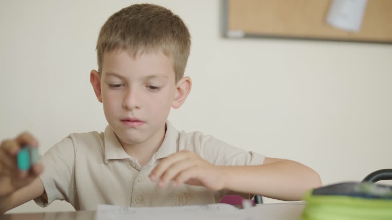 Lezione di inglese per bambini in età prescolare.